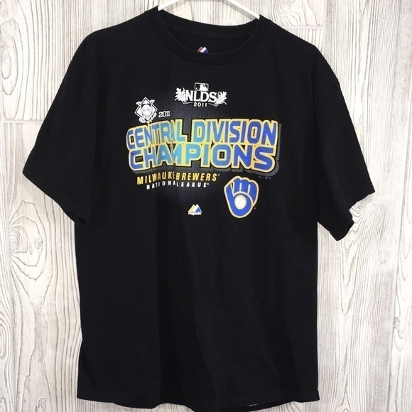 𝅺MILWAUKEE Brewers Central Division Champions 2011 Majestic Large - Picture 1 of 5